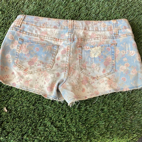 Flowers Shorts - Picture 3 of 3